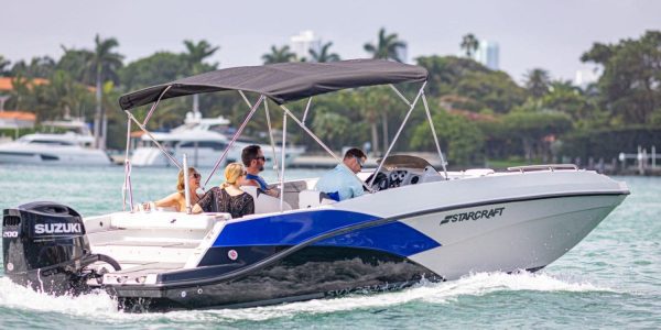 Men & womens enjoying craft ride